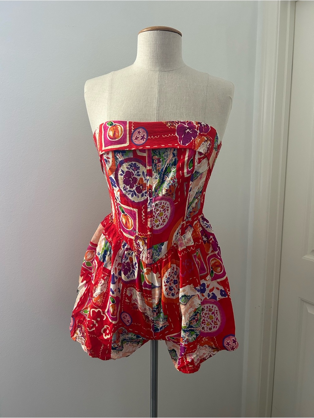 Kittenish Italian Vacay Sunset Splash Red Tube Romper size Small
